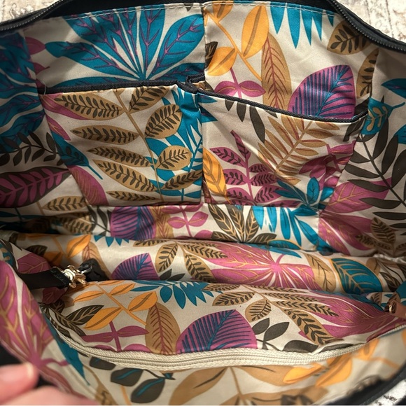 Travelon Large Roomy Black Shoulder Bag with Adjustable Strap Locking Zippers - Picture 6 of 9